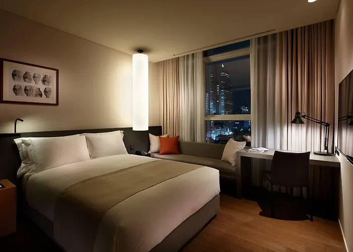 Shilla Gwanghwamun Myeongdong Hotel