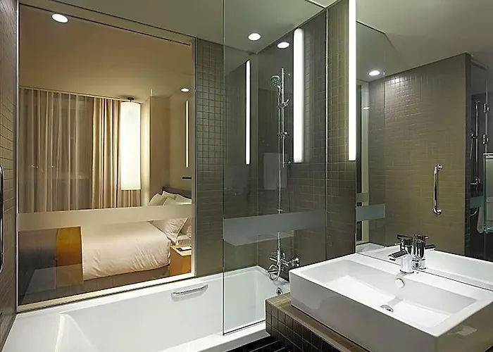 Shilla Gwanghwamun Myeongdong 4*